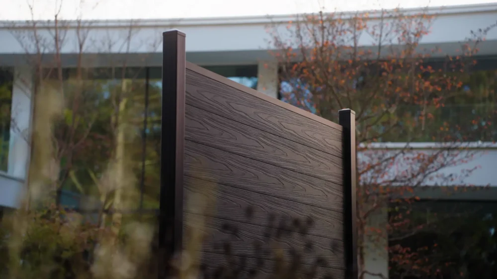 Premium Composiet schutting Houtnerf Nordic Black